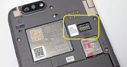 Placa base de smartphone con ranura para tarjeta SIM.